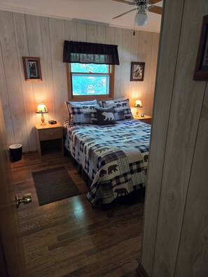 2 bedrooms, free WiFi - A Perfect Northern Get-Away On The Scenic Big Creek In Luzerne (Luzerne)