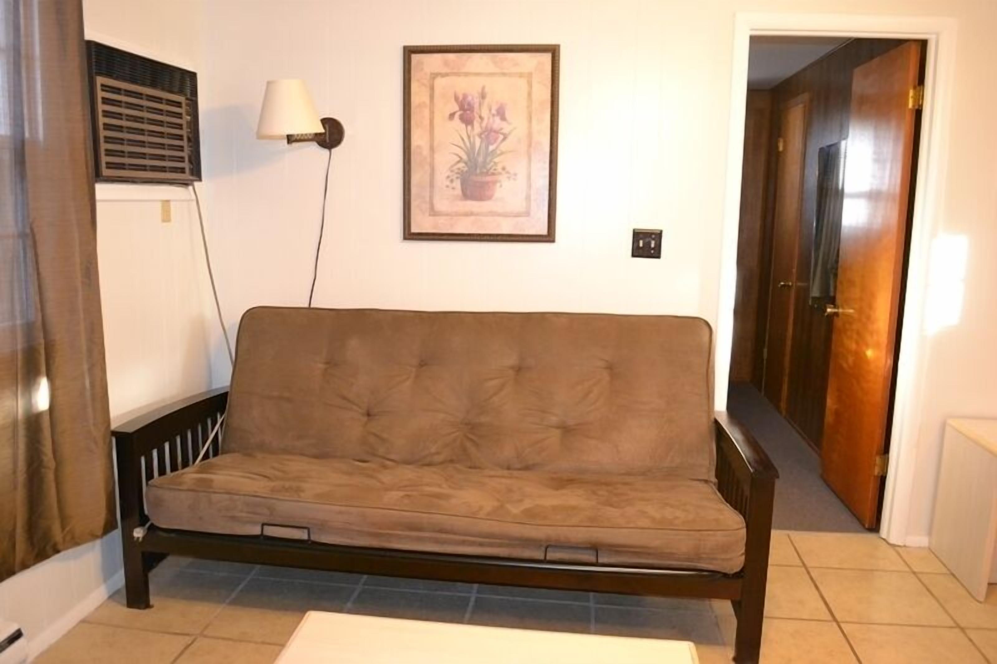 Come visit our 2bd cabin on Table Rock Lake close to Silver Dollar City! 