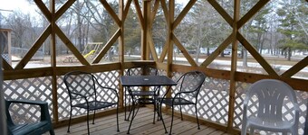 Come visit our 2bd cabin on Table Rock Lake close to Silver Dollar City! 