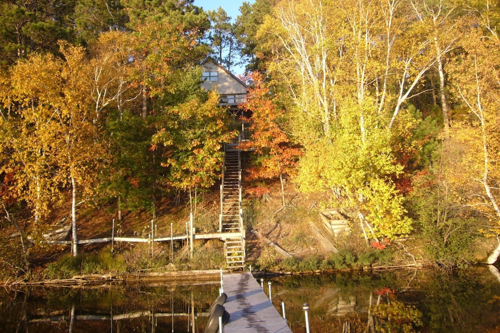 Beautiful Secluded Northwoods Retreat Cabin