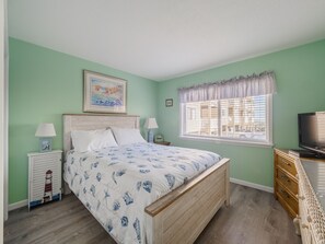 2 bedrooms, free WiFi, bed sheets - Sand Pebbles A3 | Ocean View + Community Pool! (CAROLINA BEACH)