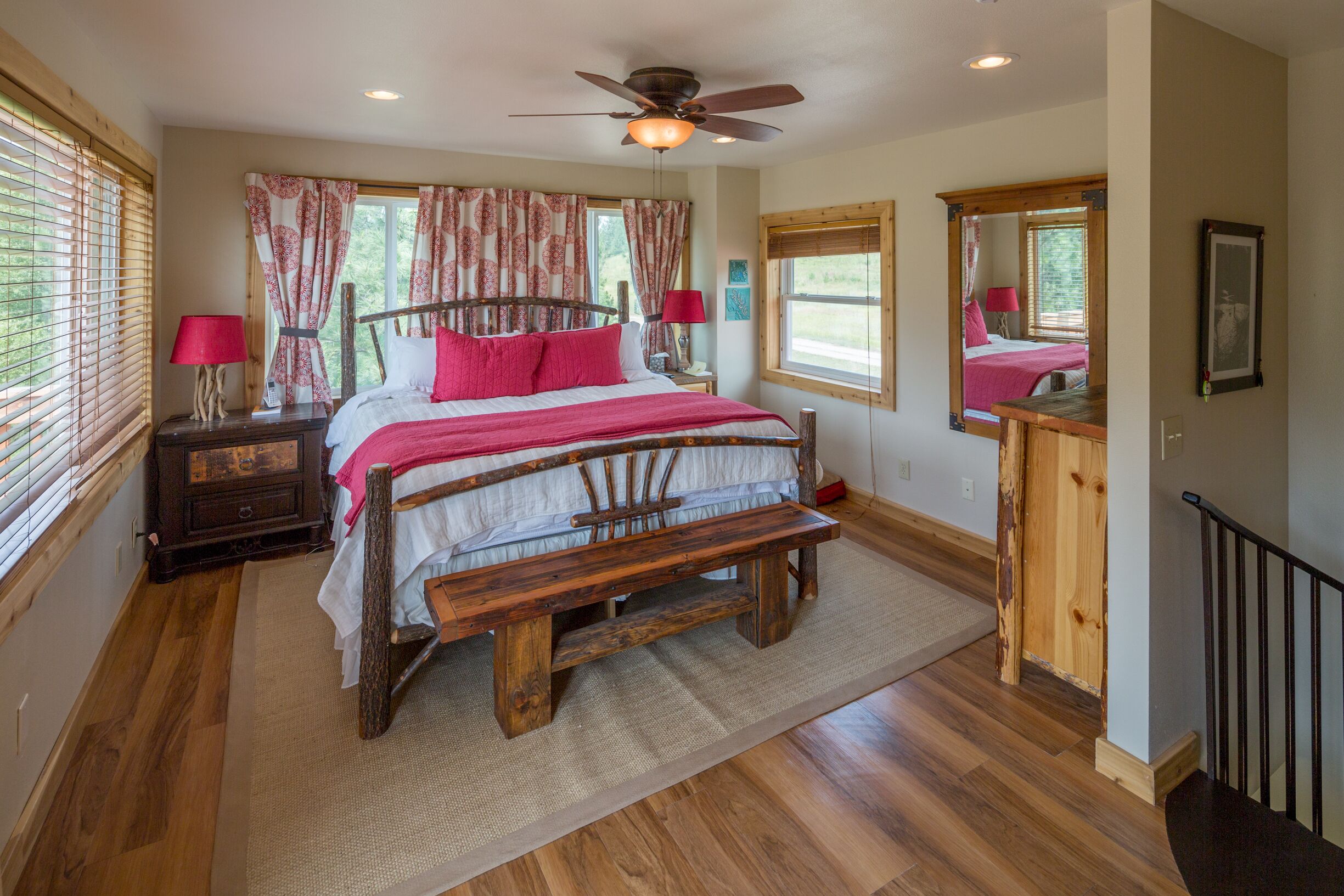 Beautiful water front cabin sleeps four. Just 30 minutes from Missoula airport.