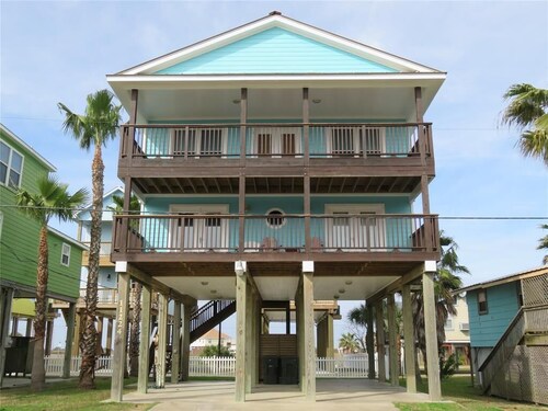 Sunny Beach OCEANVIEW HOME!  one minute walk to BEACH! 