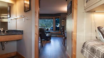 KylskÄp, mikrovÄgsugn, ugn och spishÀll