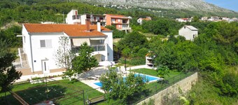 ¡Un escape de montaña de la vida cotidiana en el apartamento Vilar justo al lado de Split!