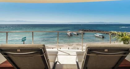 Luxury Oceanfront 2BR Condo | Housekeeping & Pool