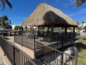 المنطقة المحيطة بالمنشأة