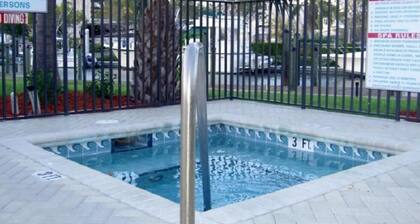 Santa Maria Resort- Great Resort and Condo!! Large refurbished pool & hot tub!