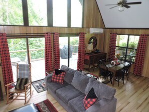 Smart-TV, peis og bøker