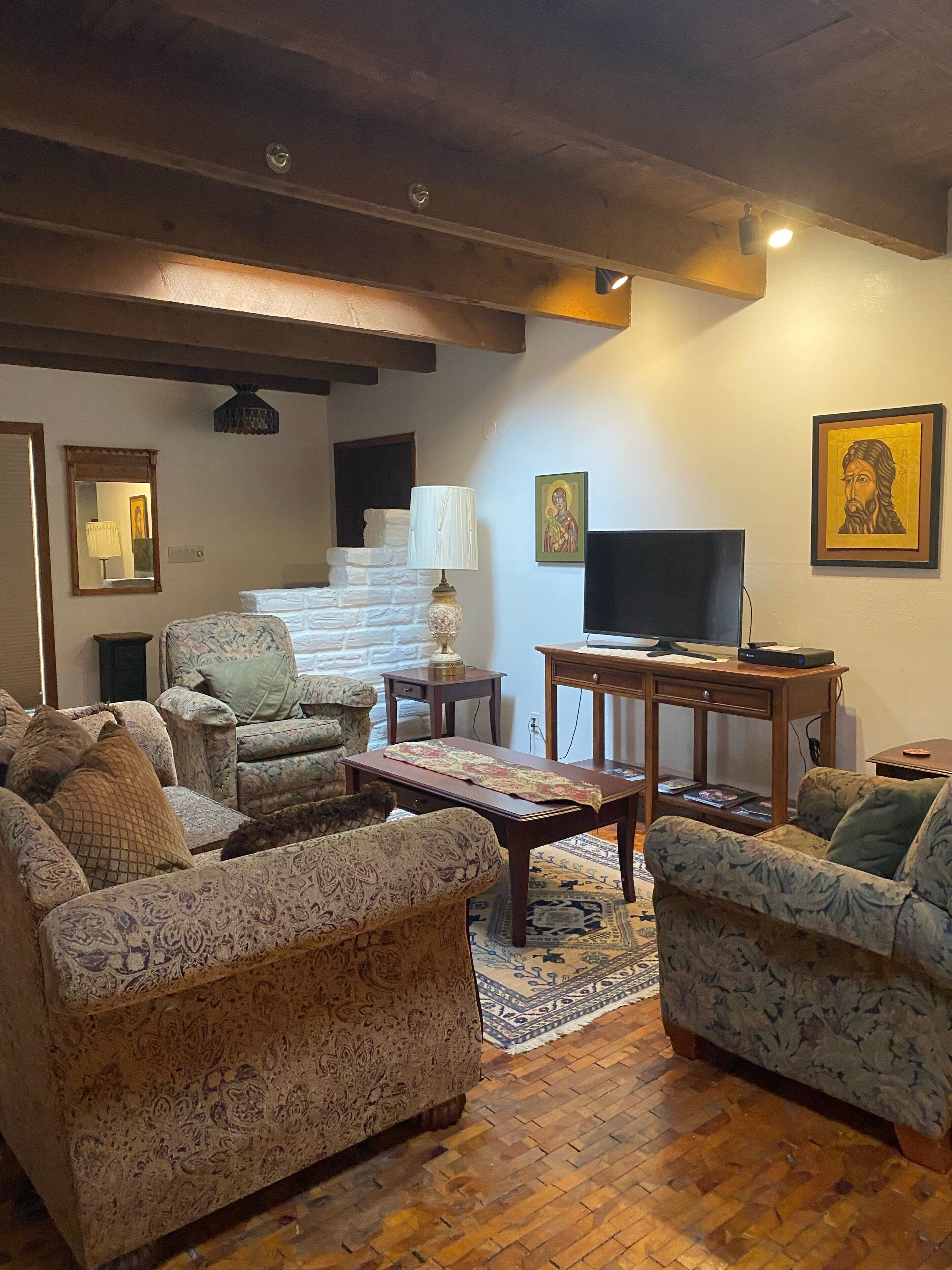 Private, Quiet -Relax, Read, Recharge In Romantic & Comfy Home, North Valley