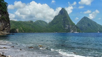 Beach nearby, sun loungers, beach towels