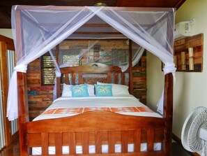 1 chambre, coffres-forts dans les chambres, fer et planche à repasser