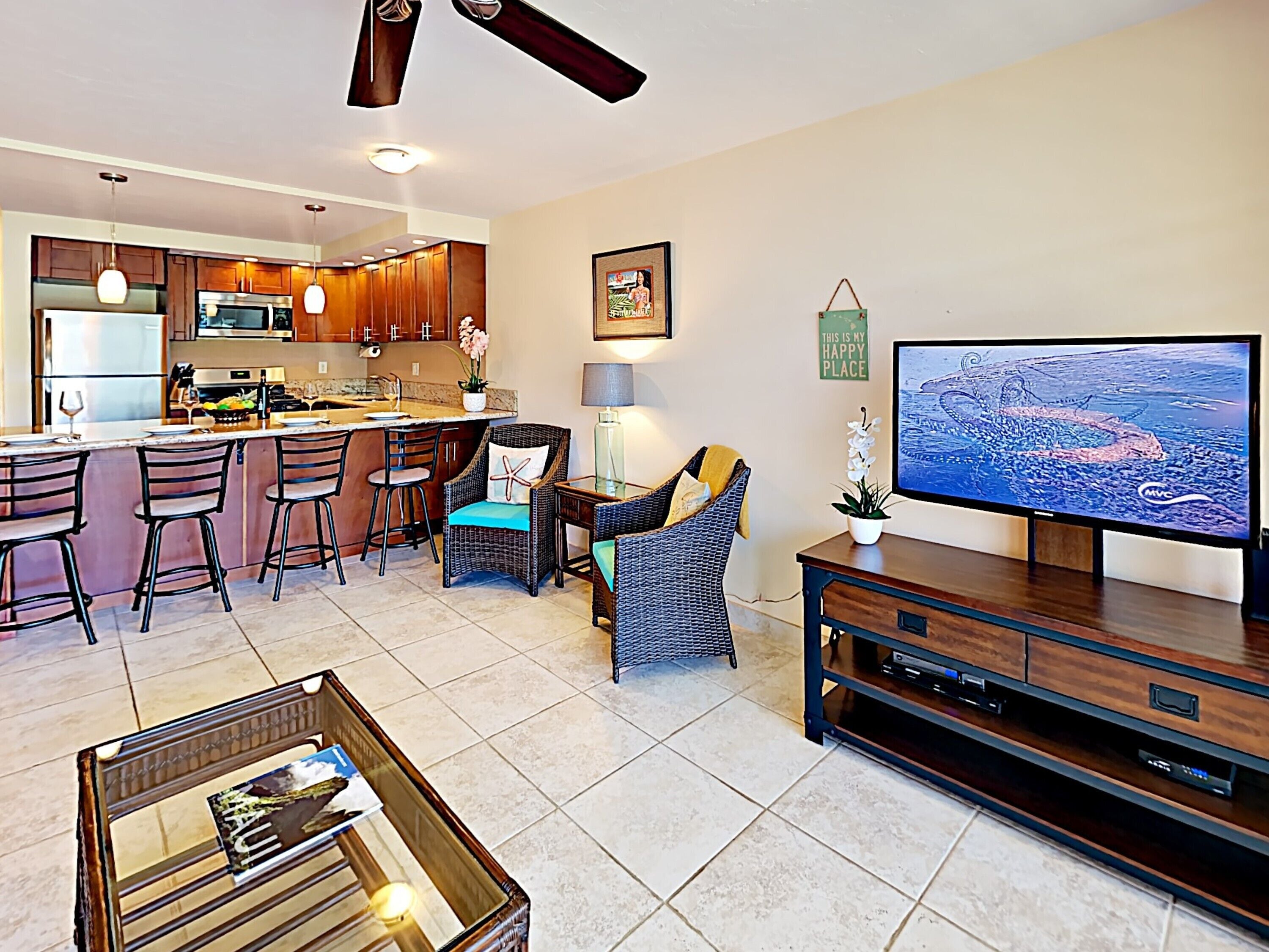 Beautiful * REMODELED condo by TOP beach