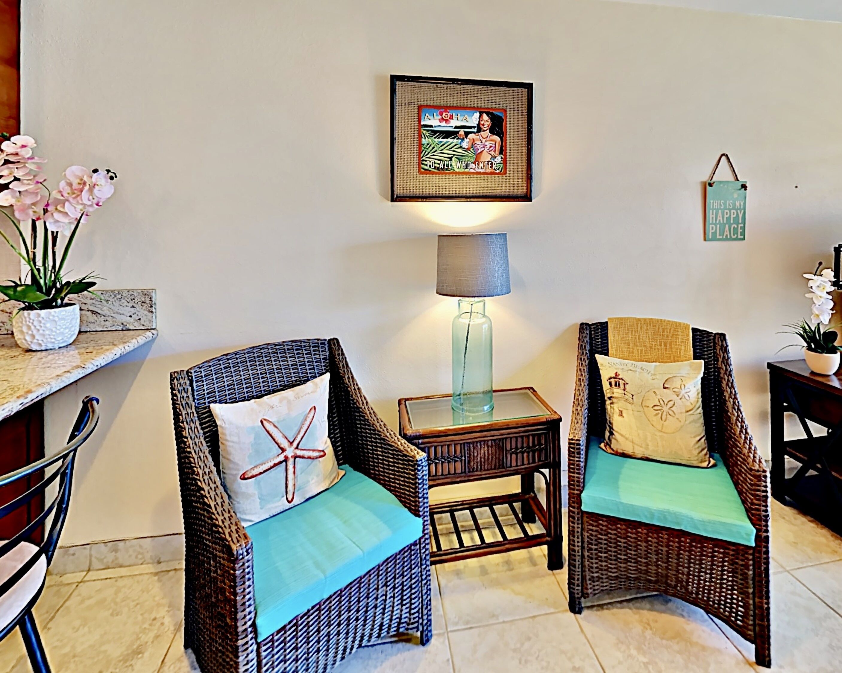 Beautiful * REMODELED condo by TOP beach