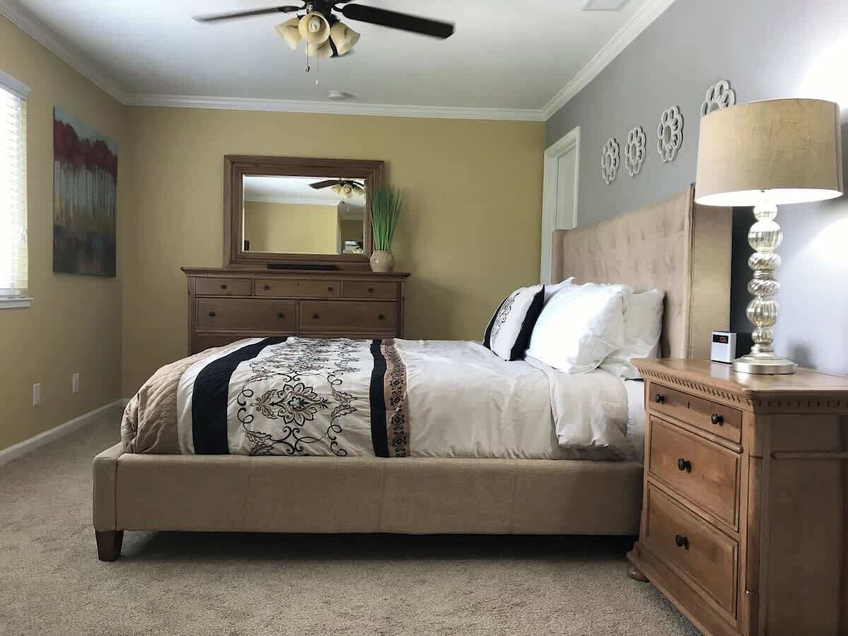 3 chambres, fer et planche à repasser, lit parapluie, Wi-Fi gratuit