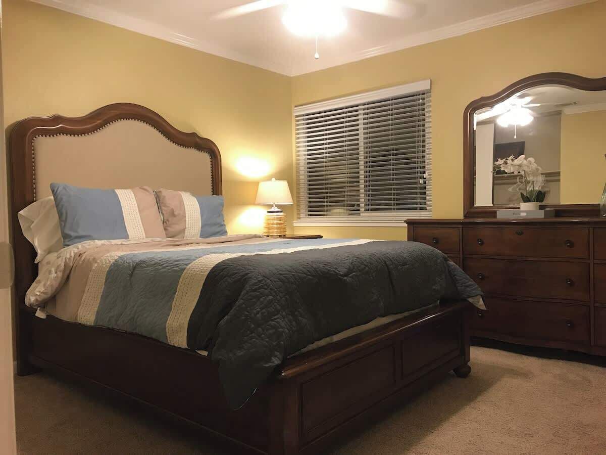 3 bedrooms, iron/ironing board, travel crib, free WiFi