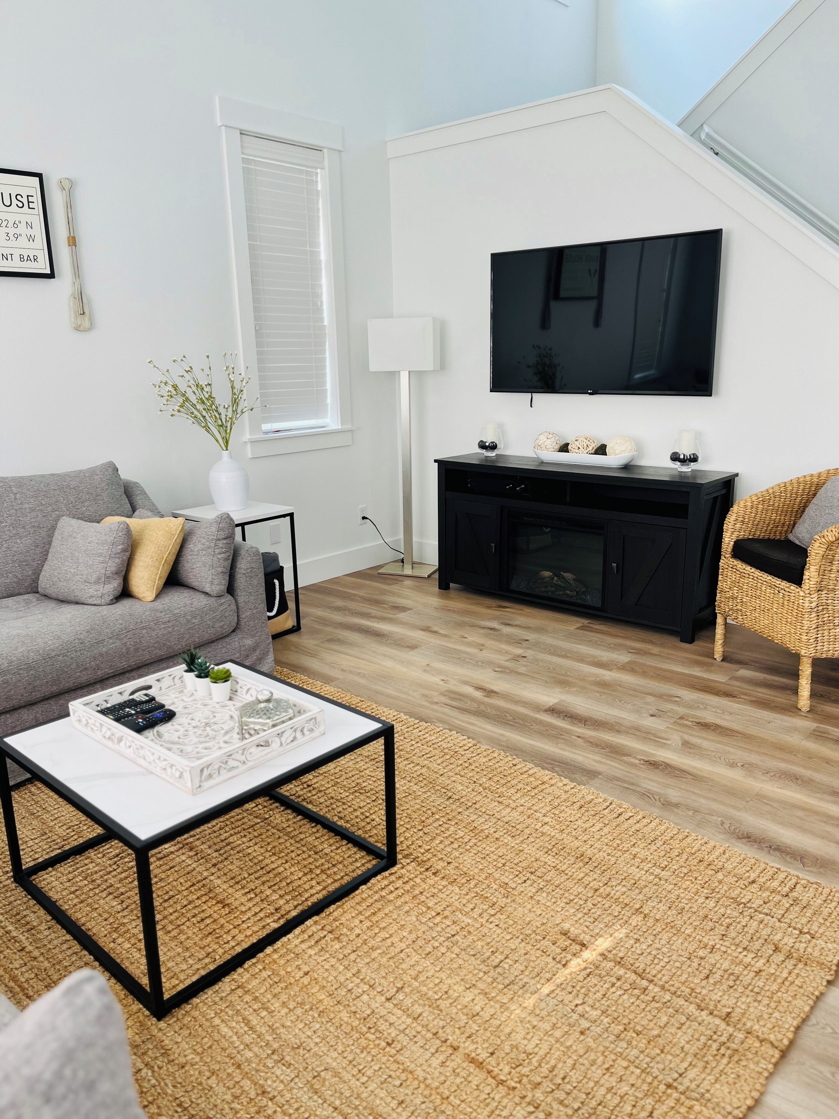 Crescent Bar 3 BR/3 BA Home! Private Yard! Gorge, Wineries, River Access, Pool. 