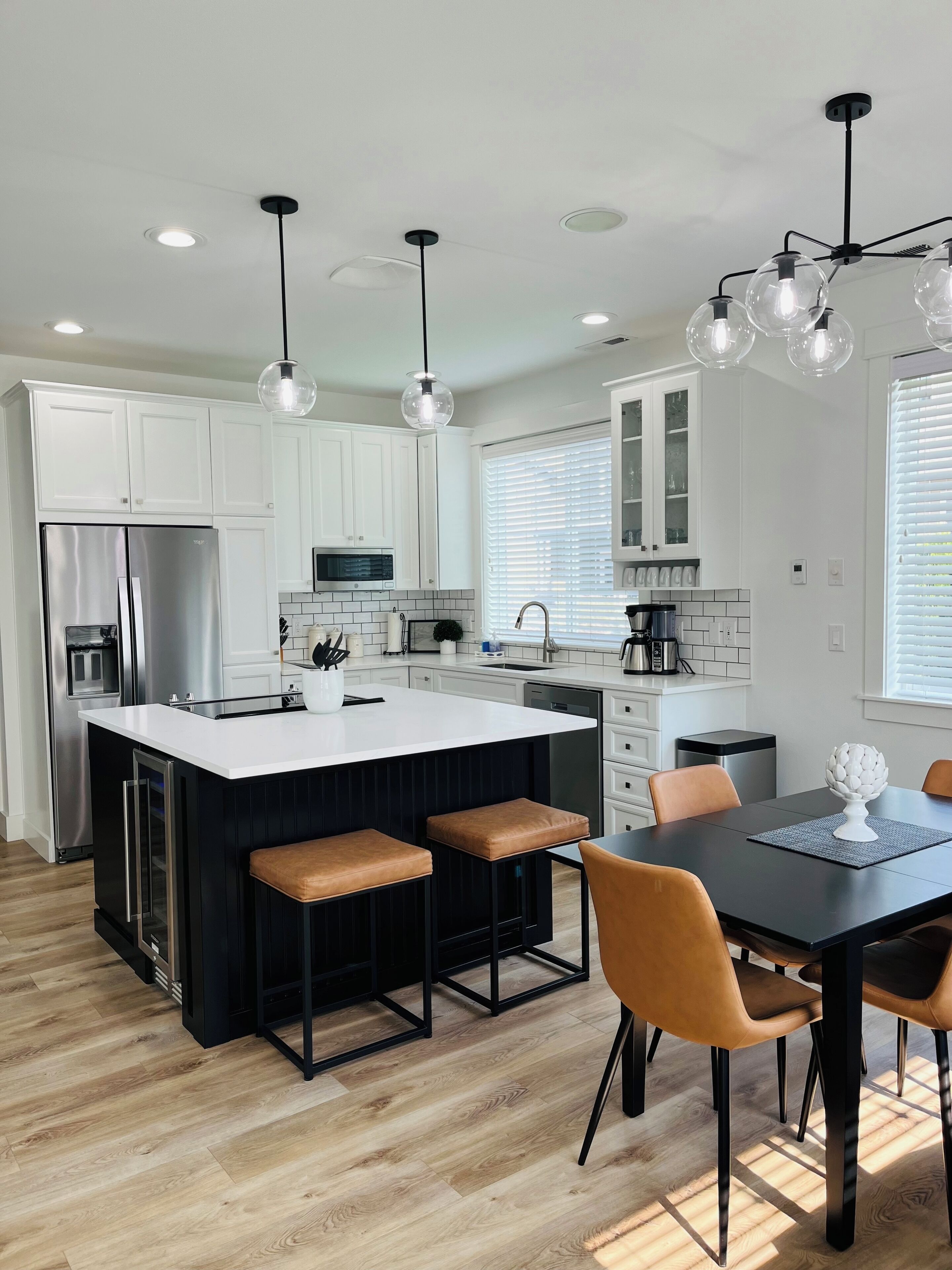 Crescent Bar 3 BR/3 BA Home! Private Yard! Gorge, Wineries, River Access, Pool. 