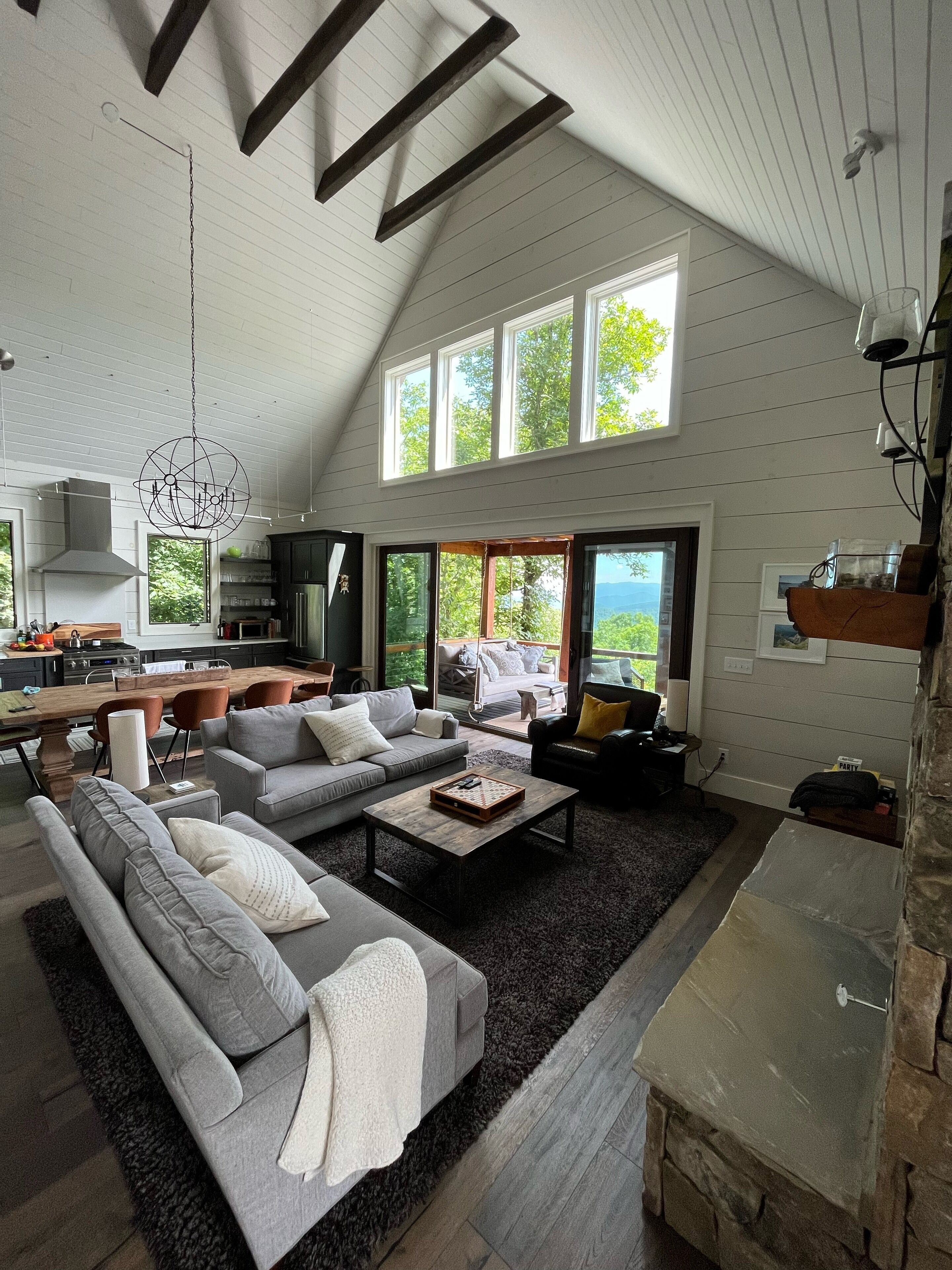 Majestic Views, Peace and Quiet, Modern Luxuries