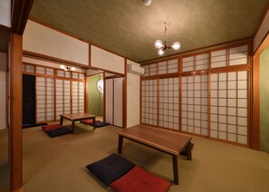 Living area - Santiago Guesthouse Naha - Hostel (Naha)