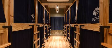 20 habitaciones y caja de seguridad en la habitación