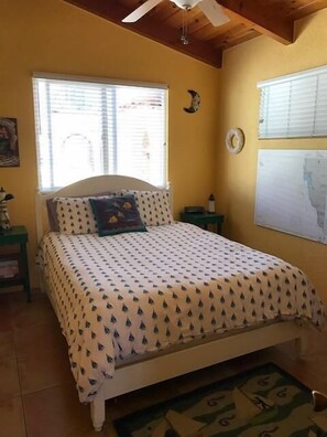 3 bedrooms, desk, WiFi, bed sheets