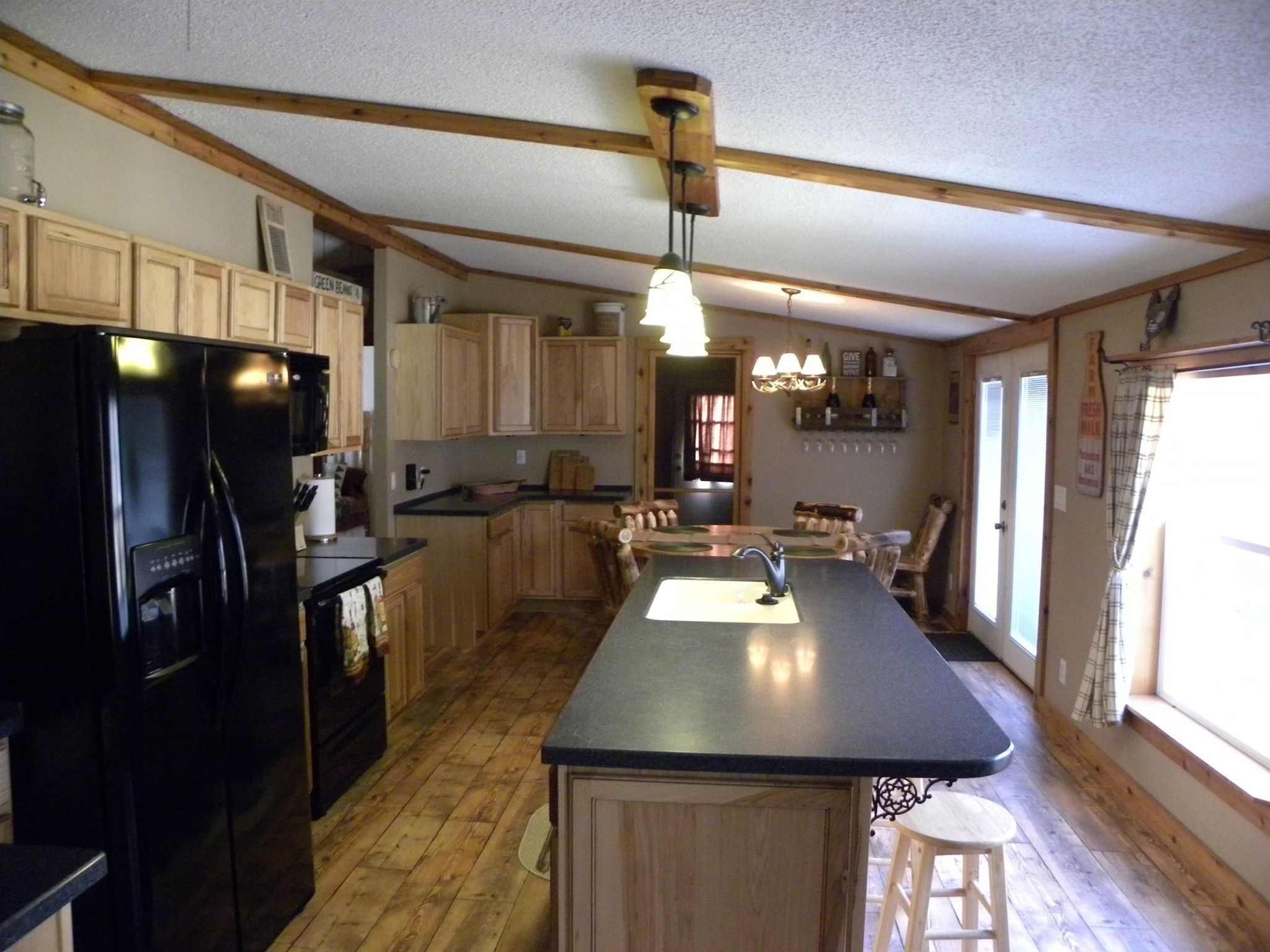 6-Person Vacation Cabin Rental in Hocking Hills With 20 Acres + Full Amenities