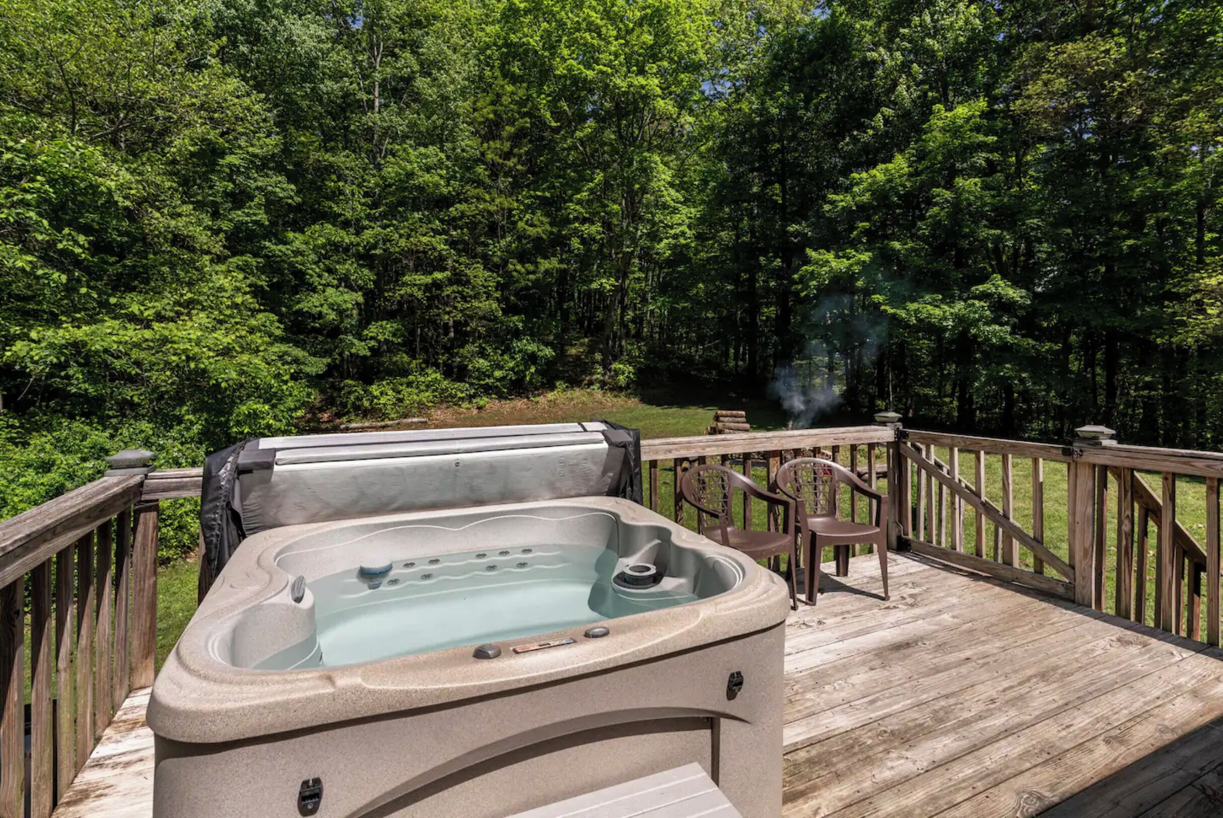 Outdoor spa tub