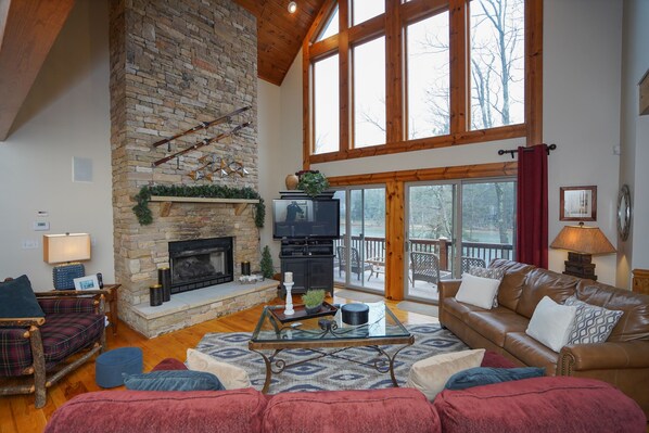 Smart TV, fireplace, stereo