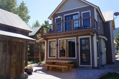  Come Home To Tomorrow's Comforts in Historic CB! Book for summer soon!!