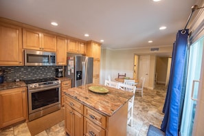 Granite counter tops, stainless appliances, fully equipped kitchen.