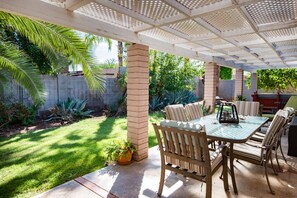 Outdoor dining - SUMMER Specials- Total Comfort close to Paradise Valley and Golf (Phoenix)