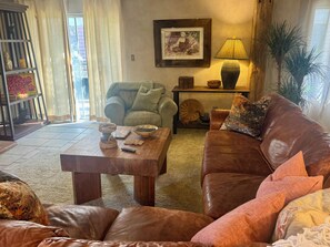 Smart-TV, Kamin, DVD-Player, Drucker