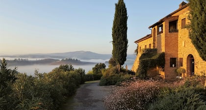 FARMH. PODERE CUNINA 25 KM SUD SIENA DI FRONTE AL MONTALCINO PRENDENDO CUCINE DI CUCINA