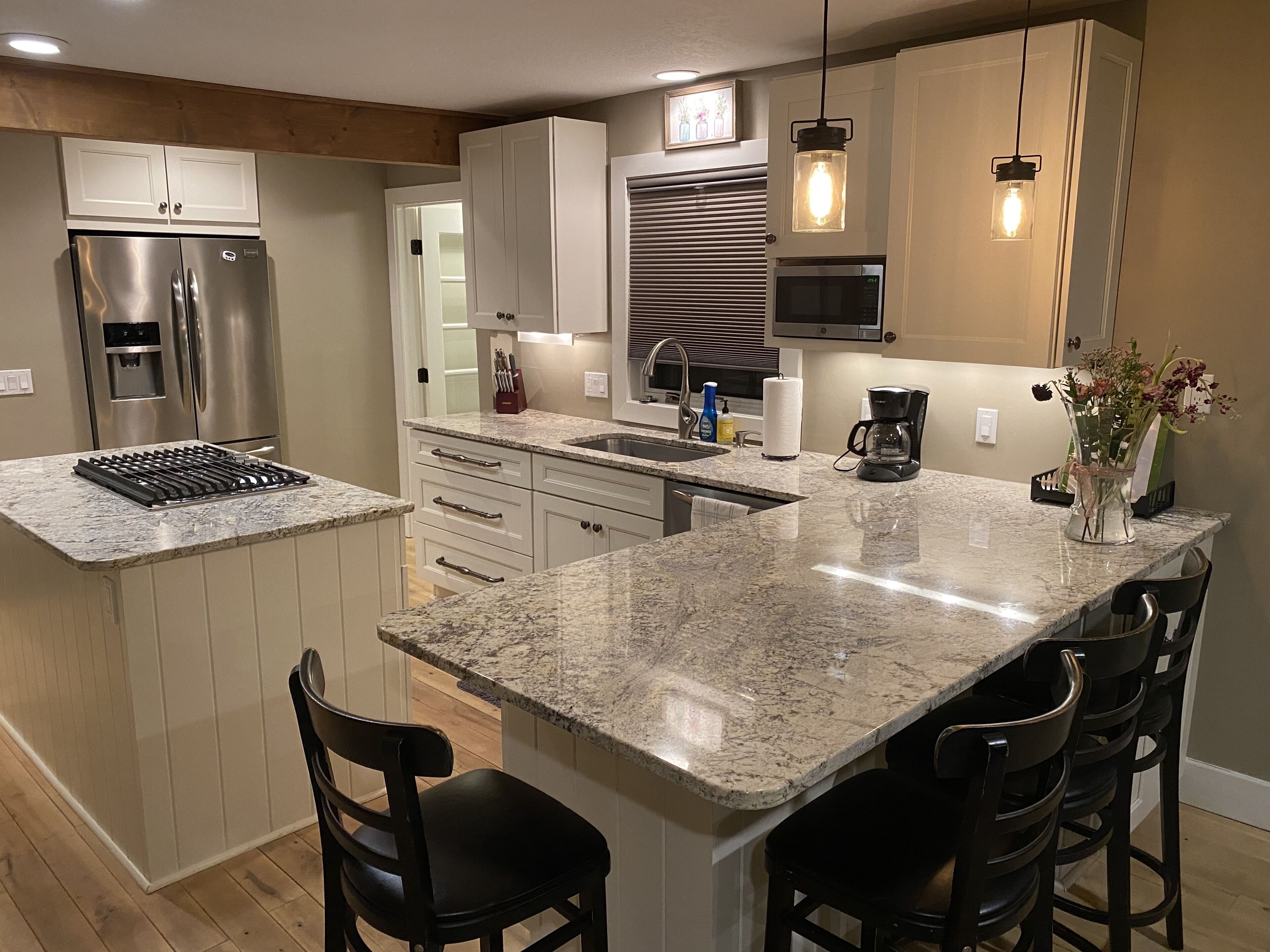 Newly Renovated Cottage on crooked lake. sleeps up to 6 with no service fees!