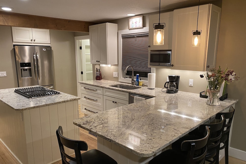 Newly Renovated Cottage on crooked lake. sleeps up to 6 with no service fees!