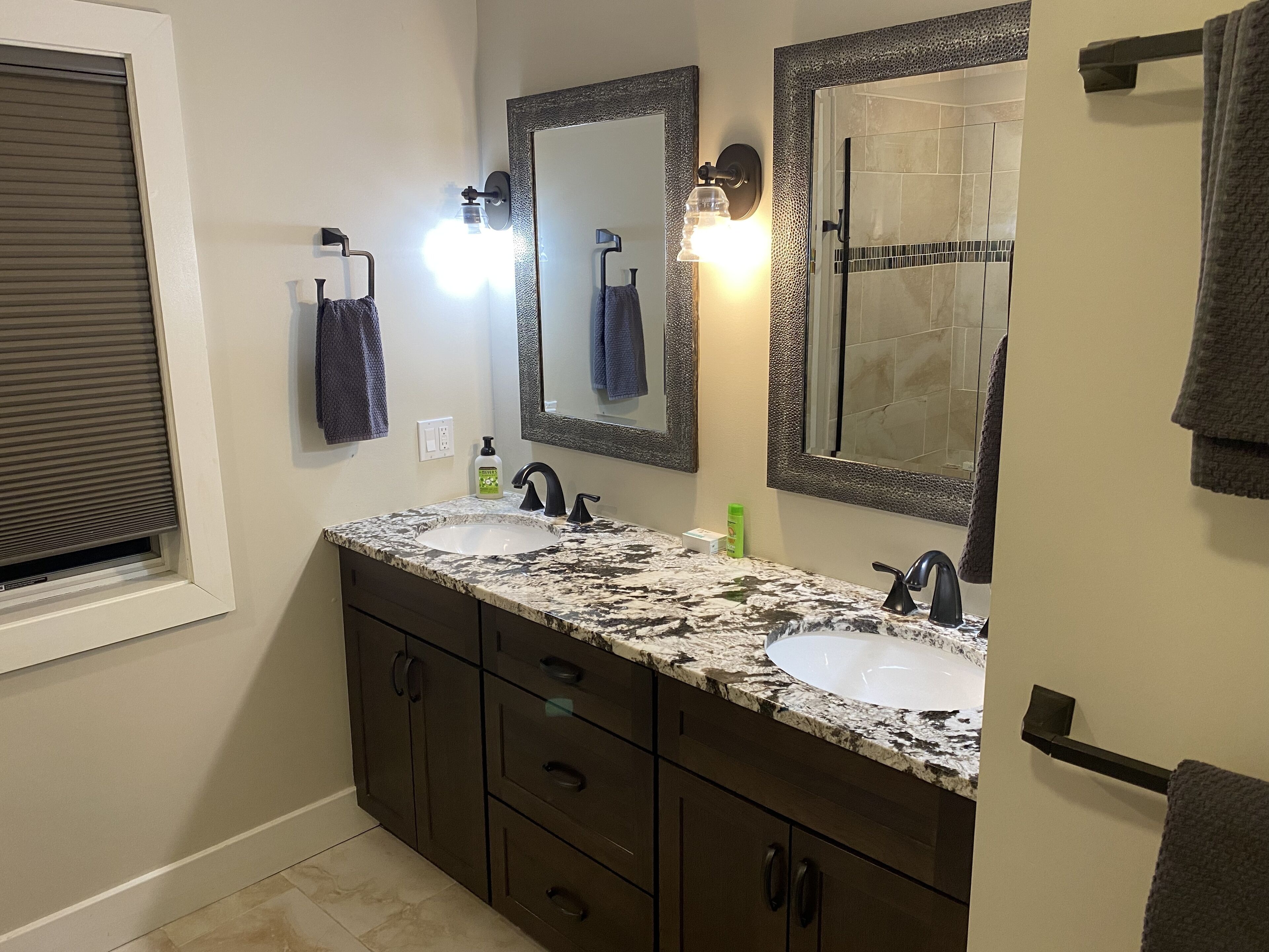 Newly Renovated Cottage on crooked lake. sleeps up to 6 with no service fees!