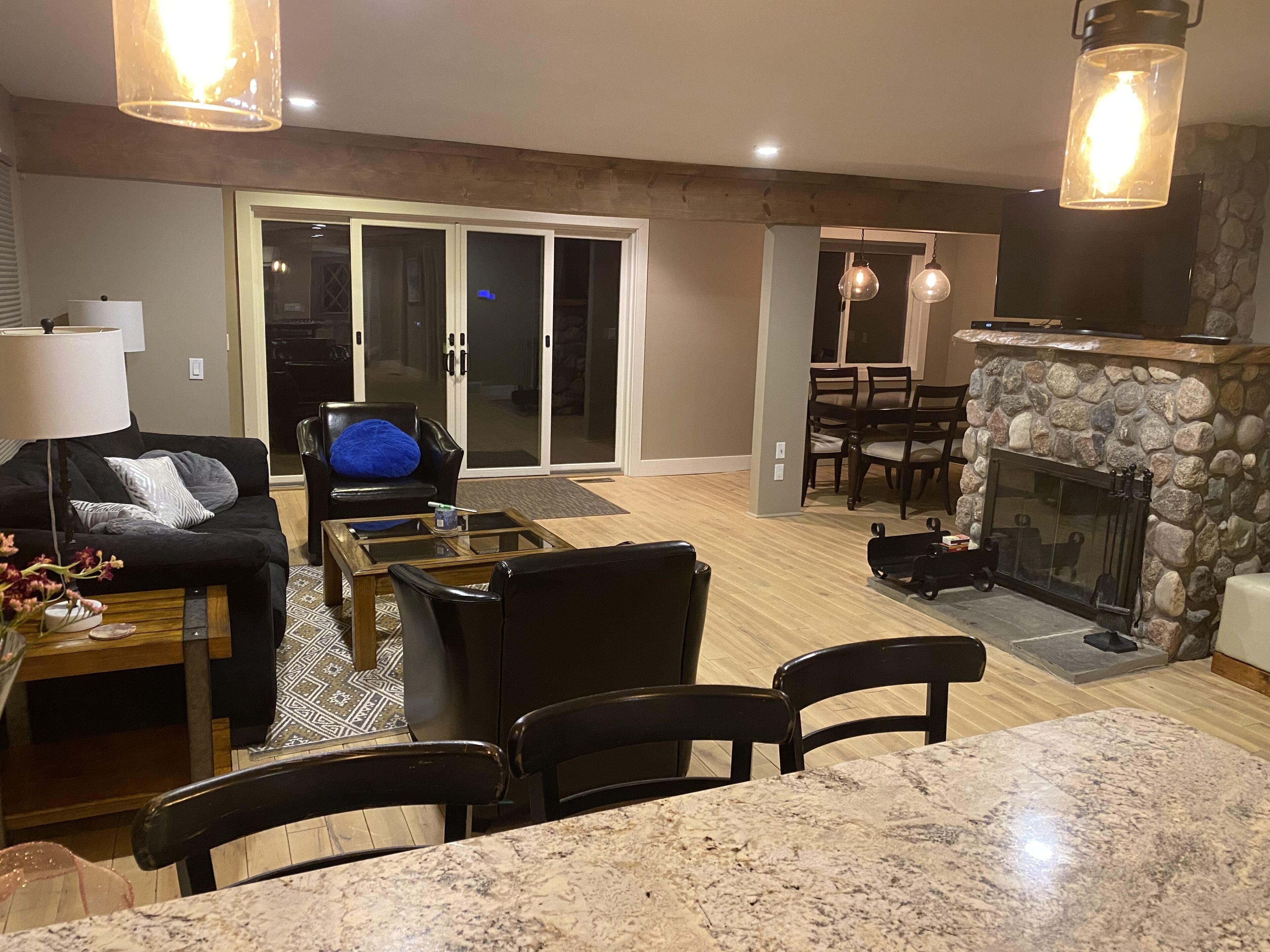 Newly Renovated Cottage on crooked lake. sleeps up to 6 with no service fees!