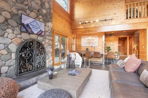 Smart TV, fireplace, stereo