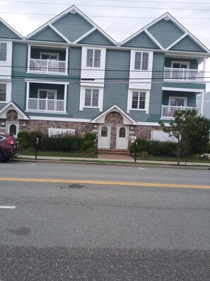 Exterior - Great Location! Lots of Amenities! (Wildwood)