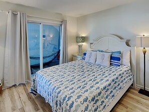 2 bedrooms, free WiFi, bed sheets - Sand Pebbles C21 | Ocean View + Community Pool! (Carolina Beach)