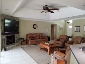 Smart TV, fireplace