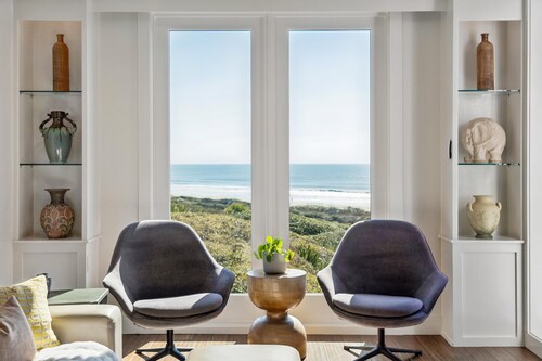 Romantic Oceanfront Escape for Couples