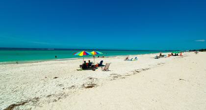 Anna Maria Island Club. Top Floor. Beach Front.