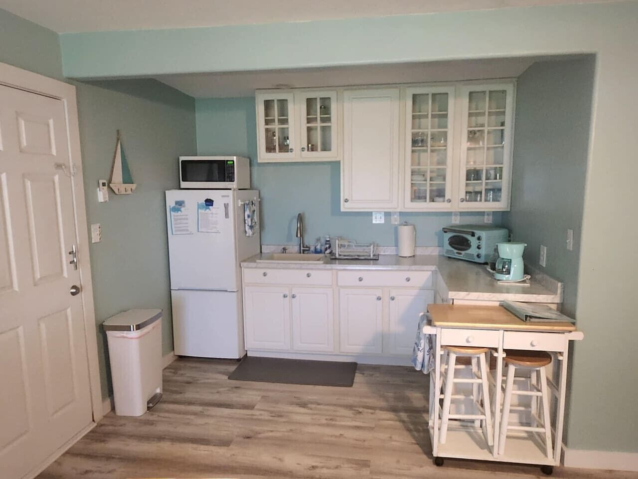 Fridge, microwave, coffee/tea maker, toaster