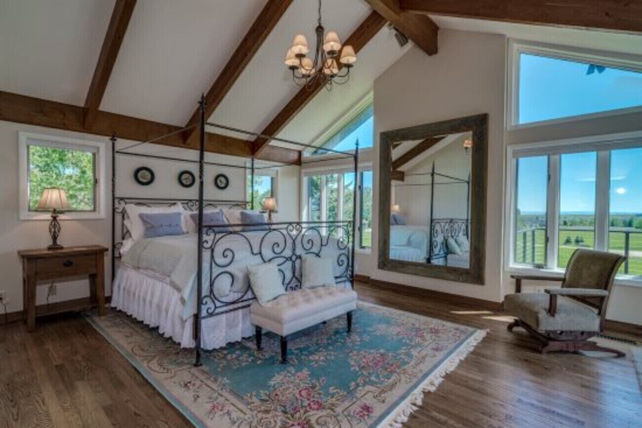 7 bedrooms, iron/ironing board, free WiFi, bed sheets