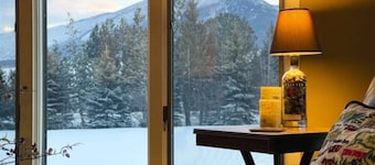 Featuring Hot Tub, WiFi and Minutes to Ski Hill