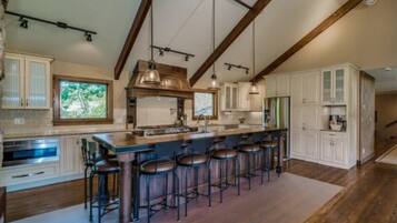 Réfrigérateur, micro-ondes, four, lave-vaisselle