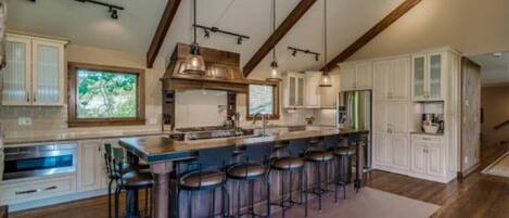 Réfrigérateur, micro-ondes, four, lave-vaisselle