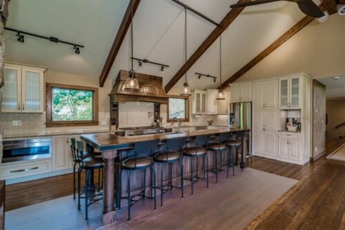 Featuring Hot Tub, WiFi and Minutes to Ski Hill